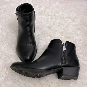 Black leather Ankle boot